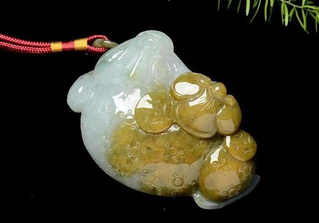 天然翡翠吊坠
