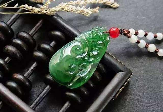 翡翠如意吊坠