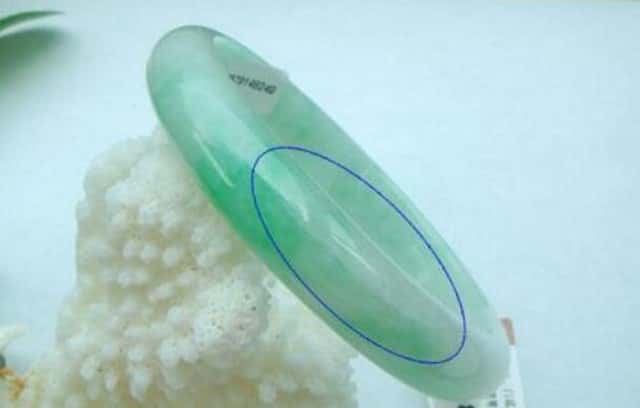 翡翠手镯的石纹