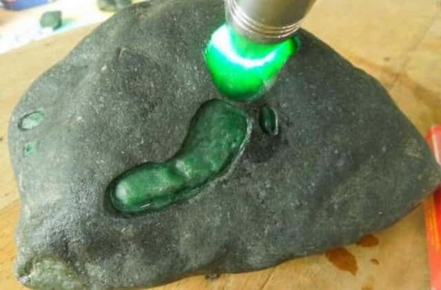 阳绿翡翠原石