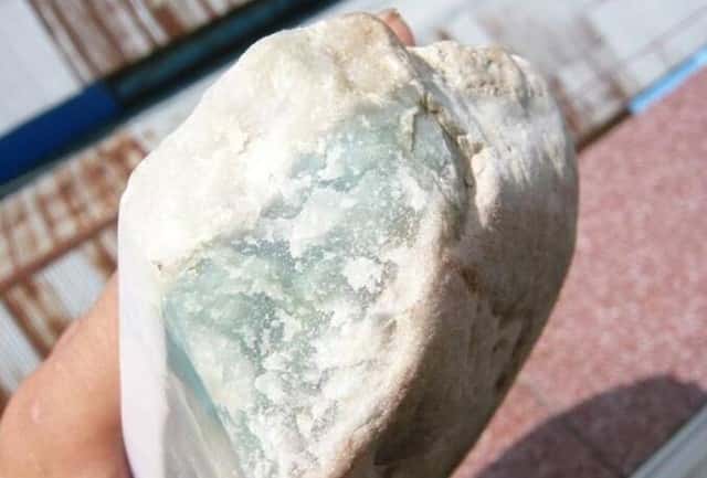 翡翠水沫伴生石