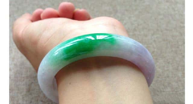 翡翠玉镯有绿有紫好吗?值得购买的手镯原来有很多