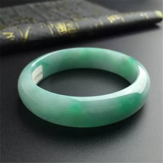 翡翠的杂质有哪些种类？讲一讲如何看待翡翠的不足！