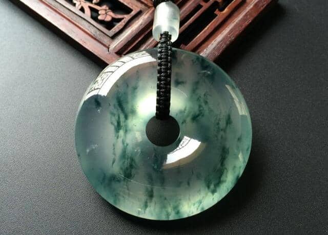 玻璃种翡翠平安扣