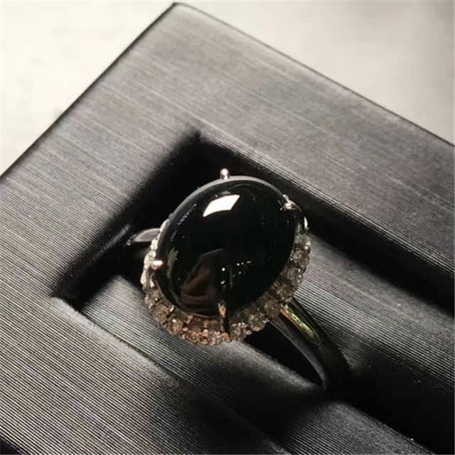 翠友们知道如何挑选翡翠戒面吗?讲述一下翡翠戒指小知识!