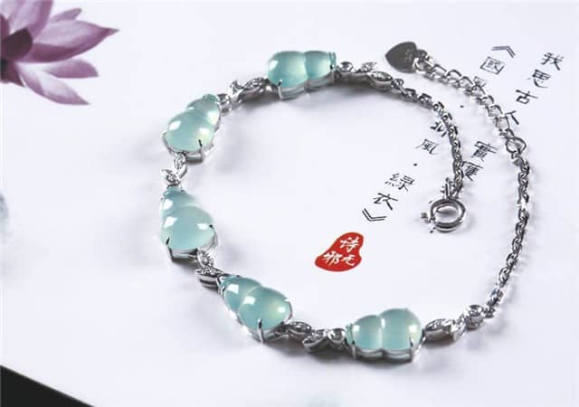 翡翠起胶感是什么意思？原来它的价值这么高！