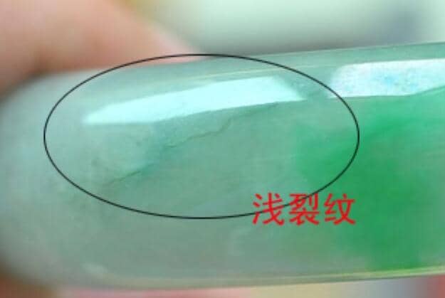 翡翠上的裂纹