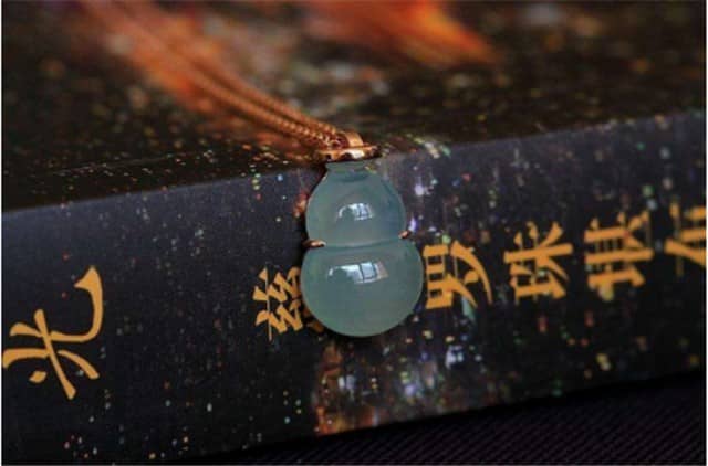 翡翠糯种好还是冰种好？原来它们的价格差距这么大！