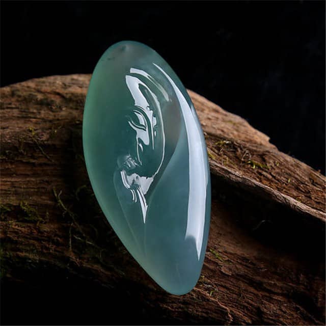 翡翠起胶是什么现象?起胶是颗粒散乱陈列的物理现象!