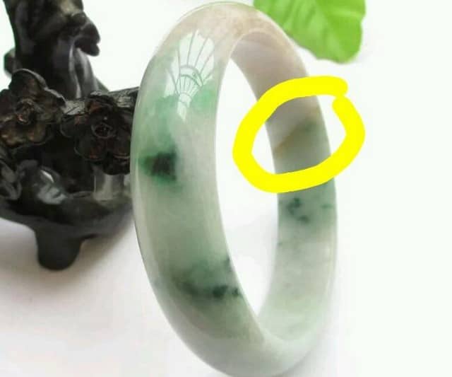 翡翠手镯的裂纹