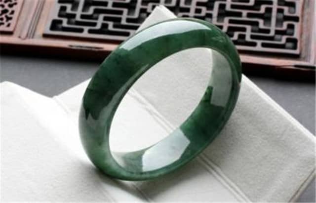 什么是油青种翡翠？我们一起来认识一下！