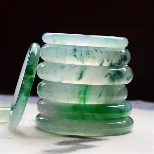 翡翠飘花价格高吗？教你从这几方面看它！