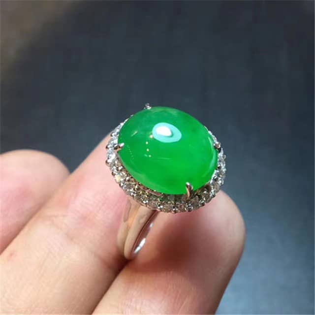 翡翠王者是老坑玻璃种翡翠吗？答案和它的品质息息相关！