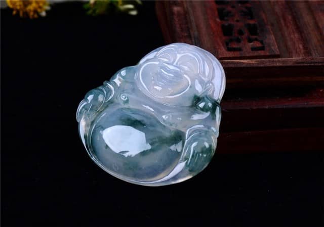翡翠飘花好不好？如何鉴别它的真假是重点！