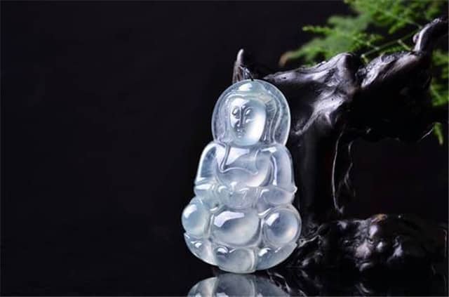 冰种翡翠观音一般多少钱?我们要如何鉴别它的真假!