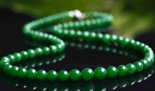 翡翠硬度不是很高吗?为什么那么容易碎掉?