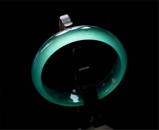 什么是蓝水翡翠？本文为你答疑解惑！