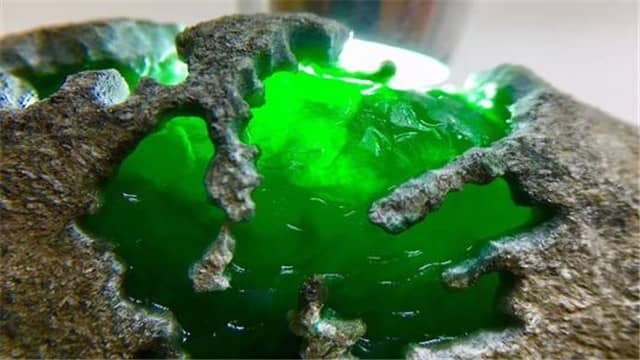 快点击查看本文，翡翠原石知识大全！（上）