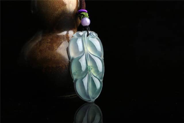 翡翠叶子的寓意你知道多少？我们在购买时要注意什么？