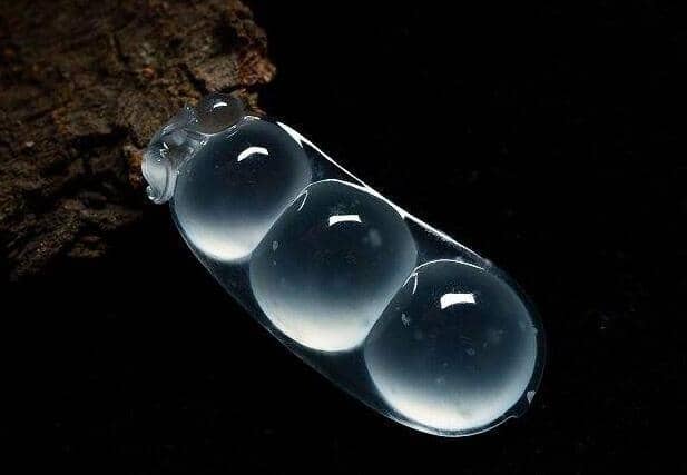 蓝水翡翠四季豆吊坠