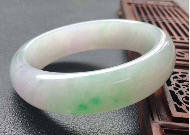 芙蓉种翡翠手镯