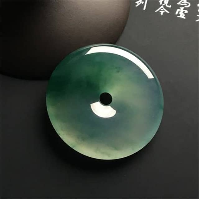 什么翡翠首饰是百搭款？本文为你介绍！