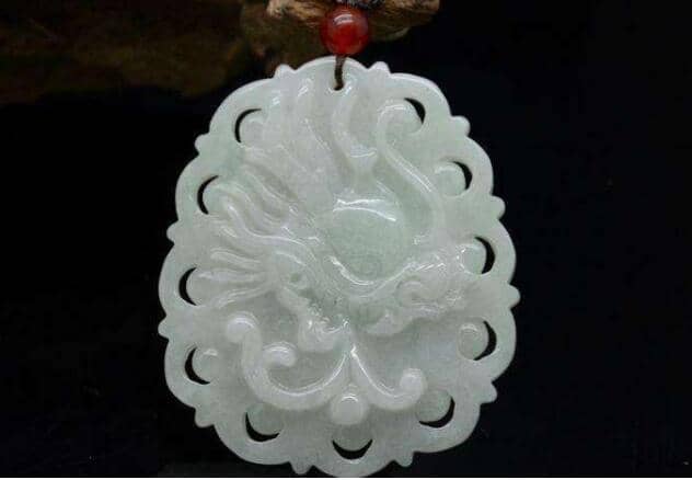 马牙种翡翠挂件