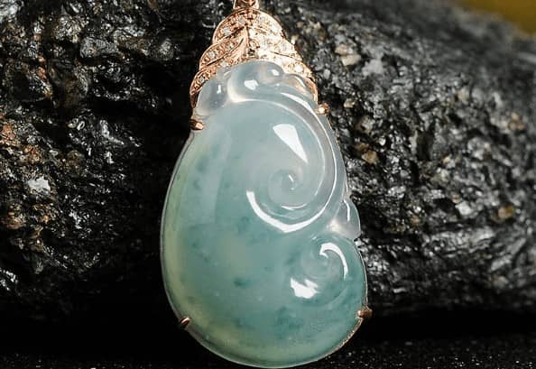 翡翠如意挂件一般尺寸多少？怎么保养翡翠如意才是正确的？