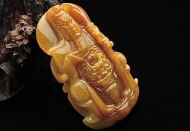 黄翡关公吊坠