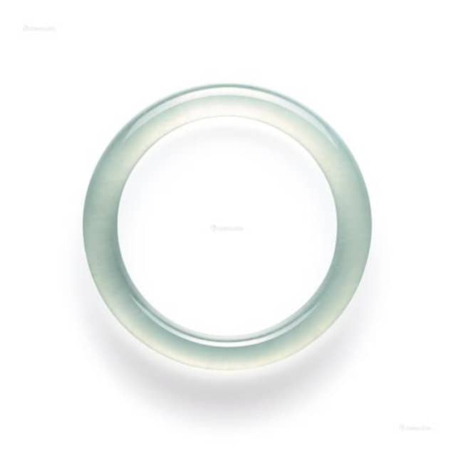 什么颜色的翡翠手镯最值钱？它们都让人爱不释手！