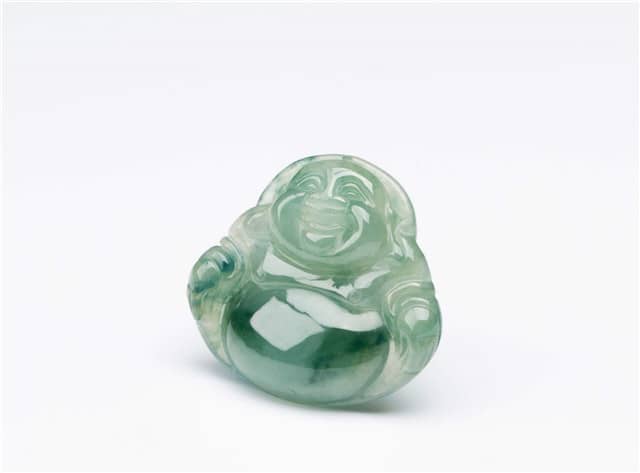 翡翠佛公吊坠不能随便戴，如何选择很重要！