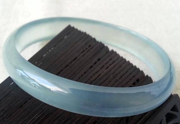 玻璃种翡翠手镯
