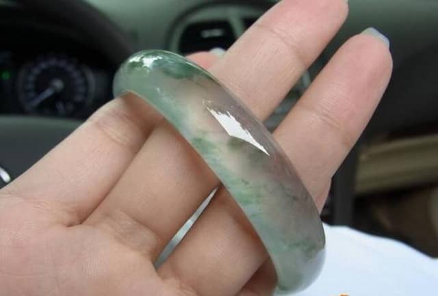 冰飘花翡翠手镯