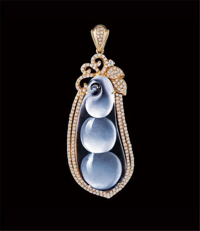 你适合佩戴哪种翡翠福豆？根据不同对象来选择！