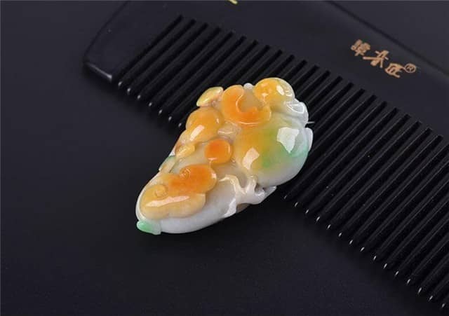 男人戴翡翠吊坠的好处是什么？让我来告诉你！