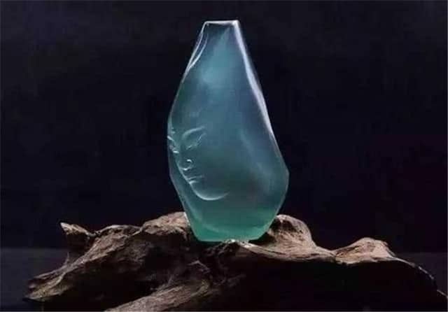 龙石种翡翠价格高吗？答案和它的品质息息相关！