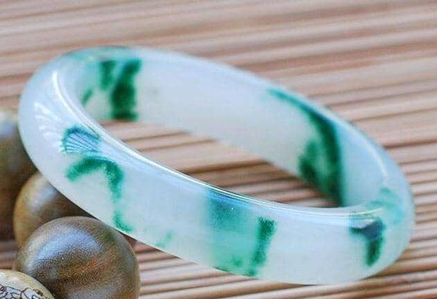 b货翡翠飘花手镯 b货翡翠飘花手镯