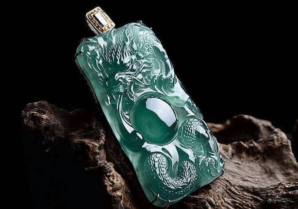 龙牌的佩戴禁忌有哪些？教你正确佩戴翡翠龙牌的方法