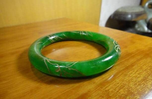 描金老翡翠手镯 描金老翡翠手镯