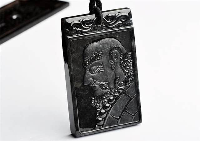 乌鸡种翡翠怎么区分好坏?行家为你详解它的市场前景!