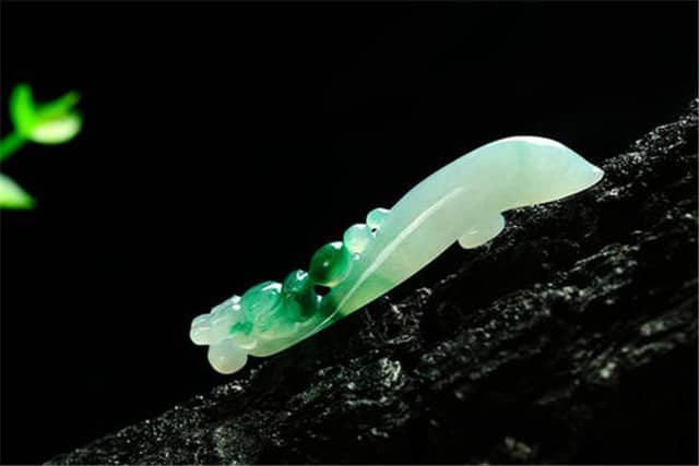 翠友们知道翡翠飘花与飘色的区别吗？本文为你答疑解惑！