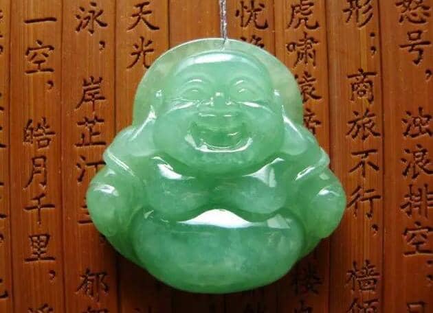 豆种翡翠佛吊坠
