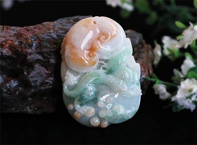 翡翠和玉有什么区别？点击查看辨别小技巧！