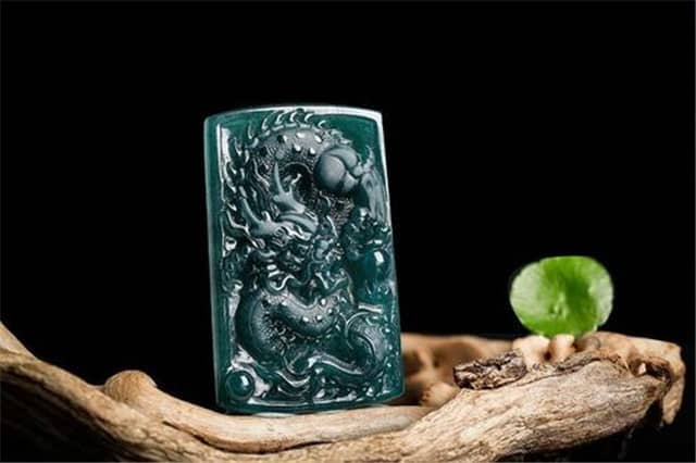 翡翠牌子价值高吗？带你领略翡翠牌子的魅力！