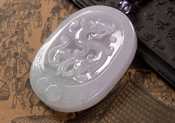 翡翠龙牌适合什么人佩戴？这几个注意事项一定要牢记