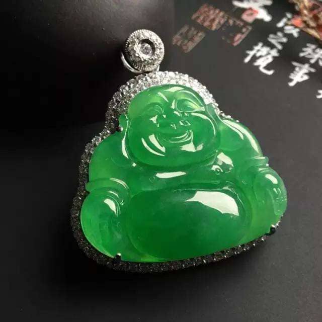 佩戴翡翠观音吊坠的寓意是什么?翠友快点击此文查看!