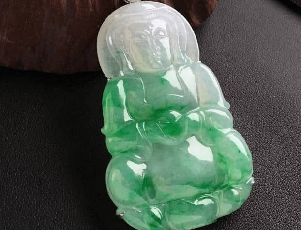 你清楚翡翠观音的佩戴禁忌吗？小心戴错了会适得其反！