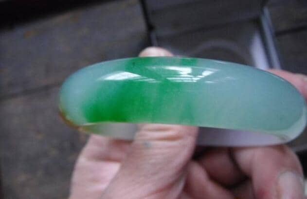 b货翡翠手镯 b货翡翠手镯