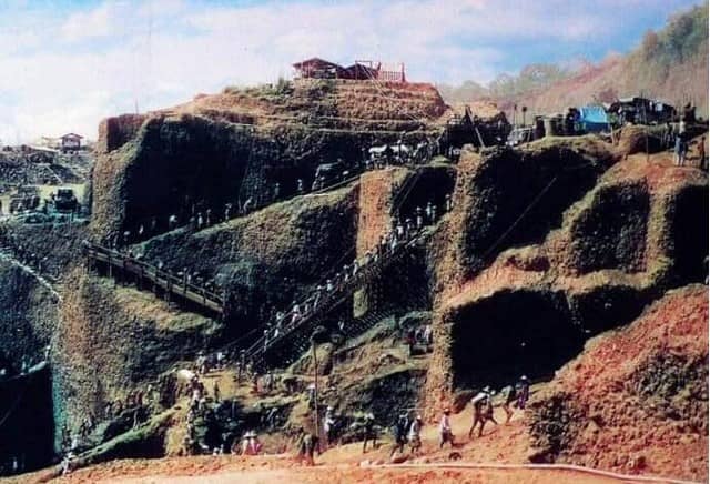 缅甸翡翠开采矿场 缅甸翡翠开采矿场
