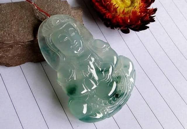 冰种飘花翡翠观音